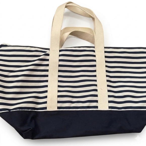 axis Handbags - NWOT Beach Boat Tote Striped Bag